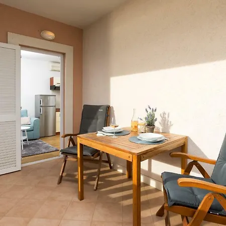 Apartman Hope 2 *